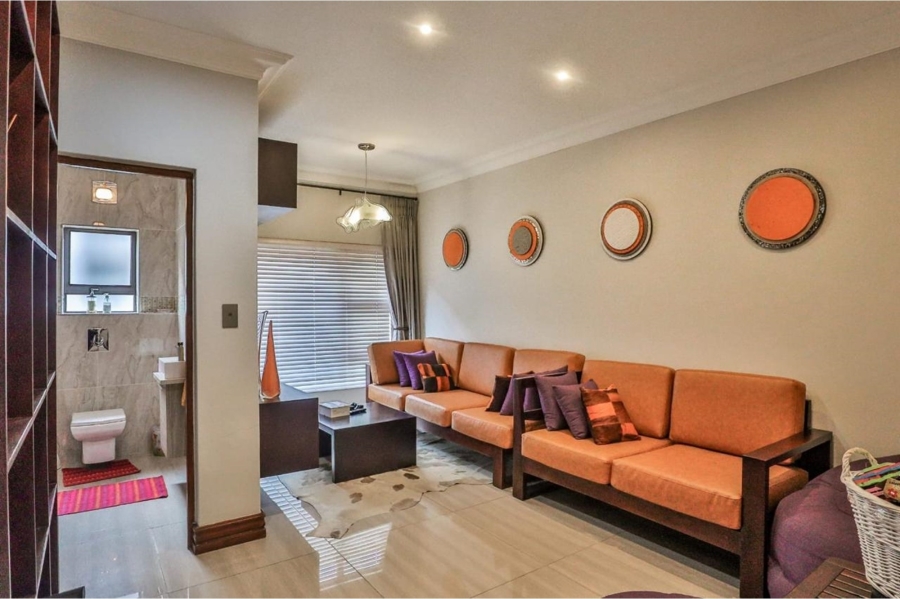 6 Bedroom Property for Sale in Birdwood Estate North West